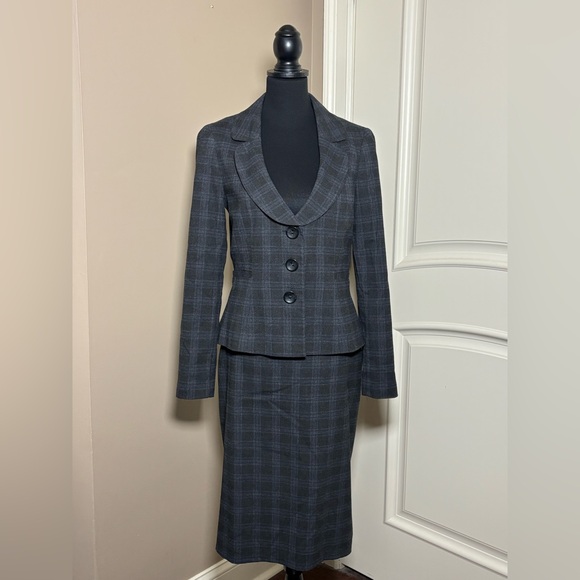 Banana Republic Charcoal Grey Plaid Skirt Suit - Blazer & Fluted Skirt Set Sz 6 - Picture 3 of 12